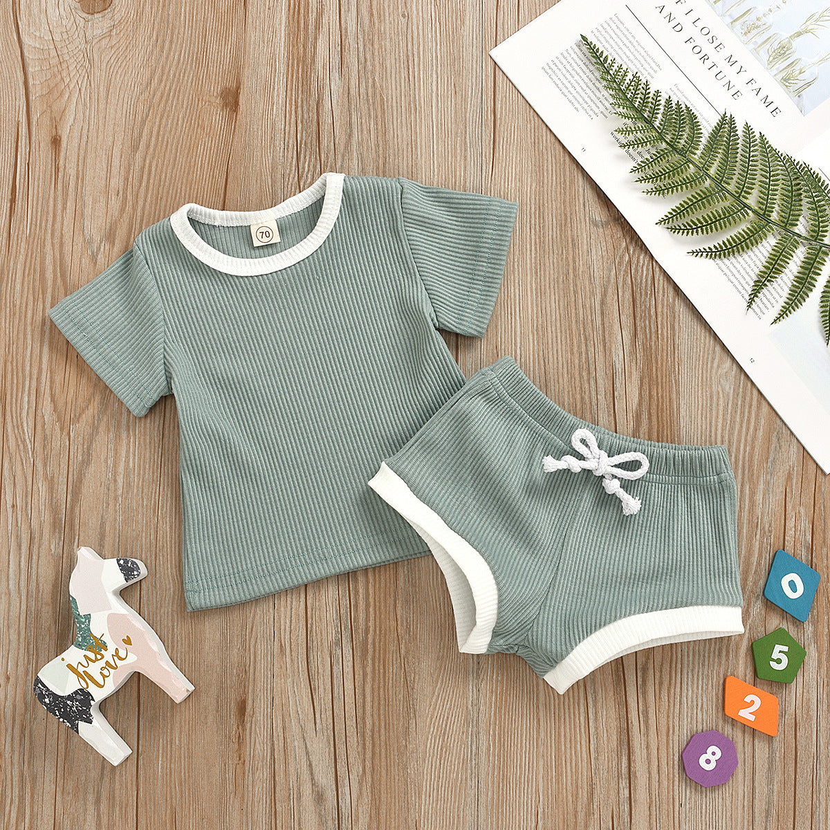 Two-piece set for infants and toddlers