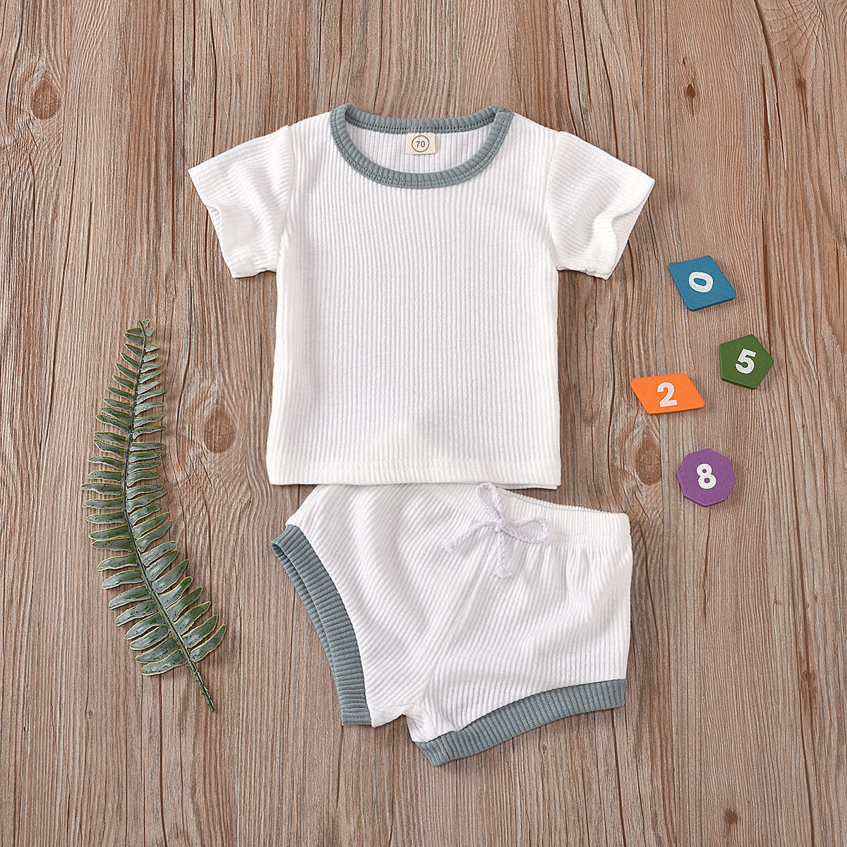 Two-piece set for infants and toddlers